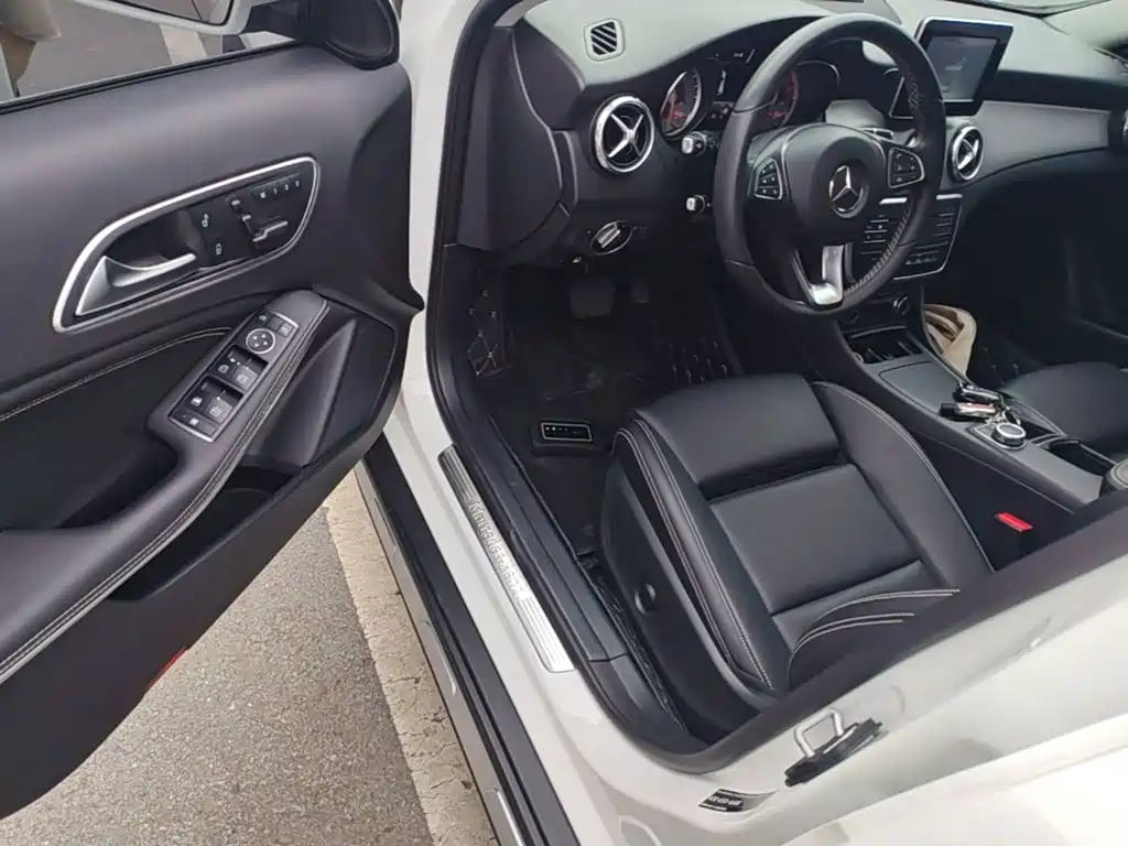 Mercedes-Benz GLA 2017 — фото 16