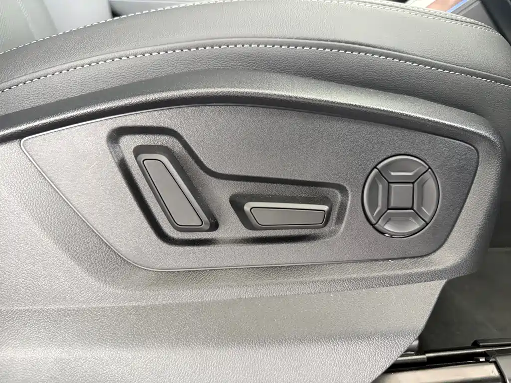 Audi Q7 2025 — фото 13