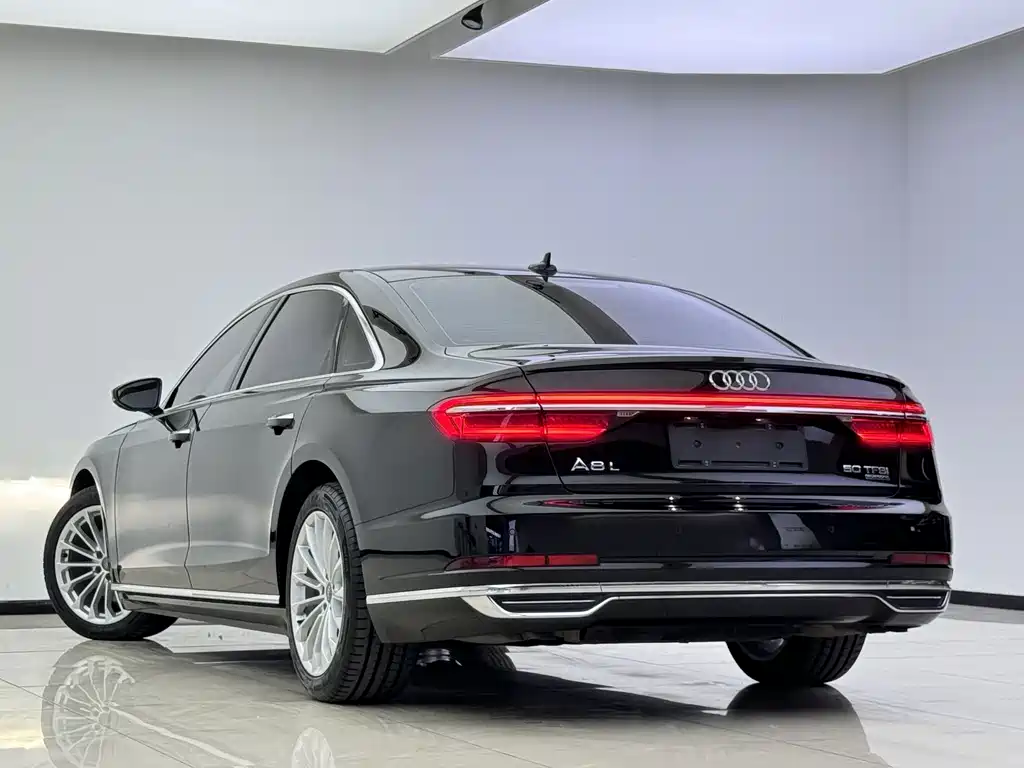 Audi A8 2018 — фото 14