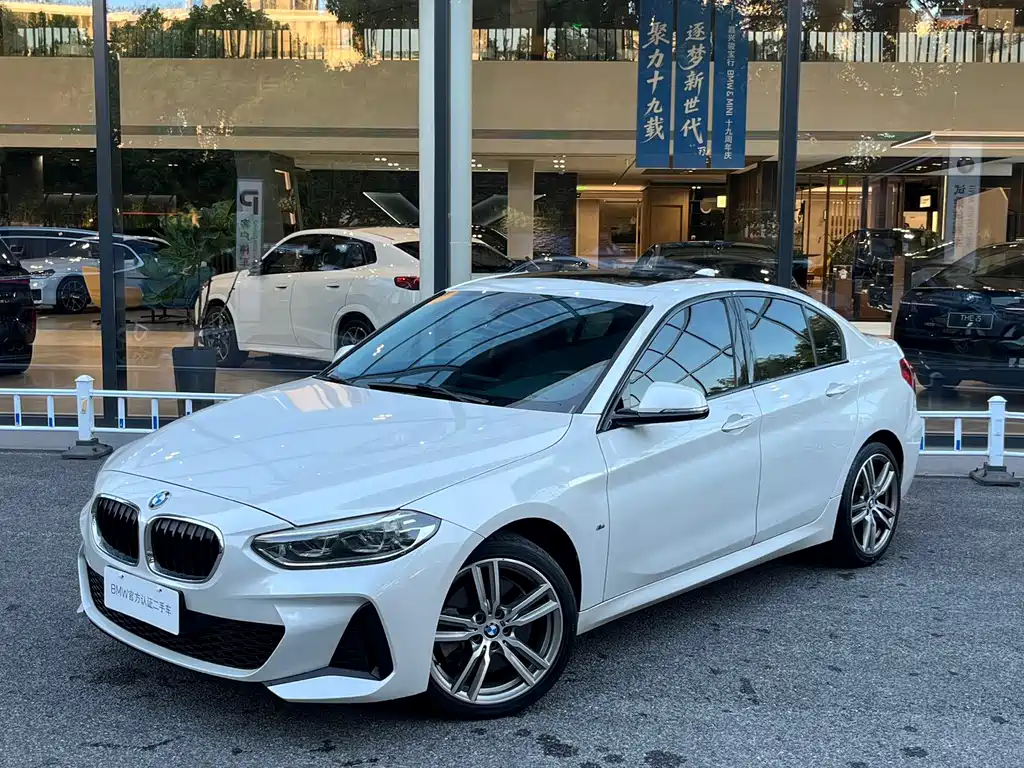BMW 1 Series 2019 — фото 1