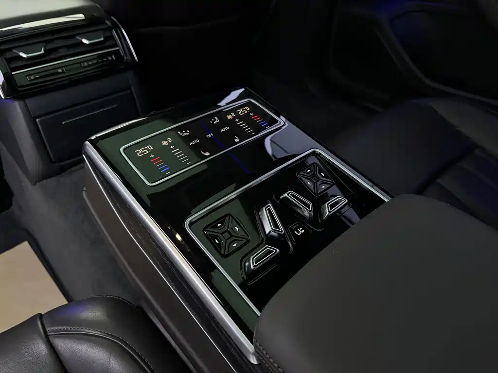 Audi A8 2018 — фото 12