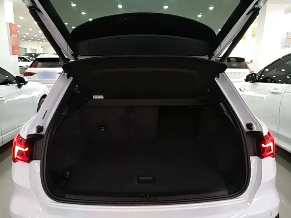 Audi Q3 2020 — фото 19