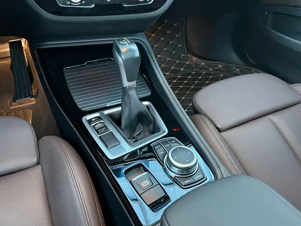 BMW 1 Series 2019 — фото 12