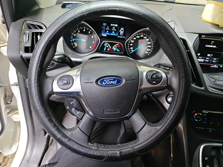 Ford Kuga 2015 — фото 15