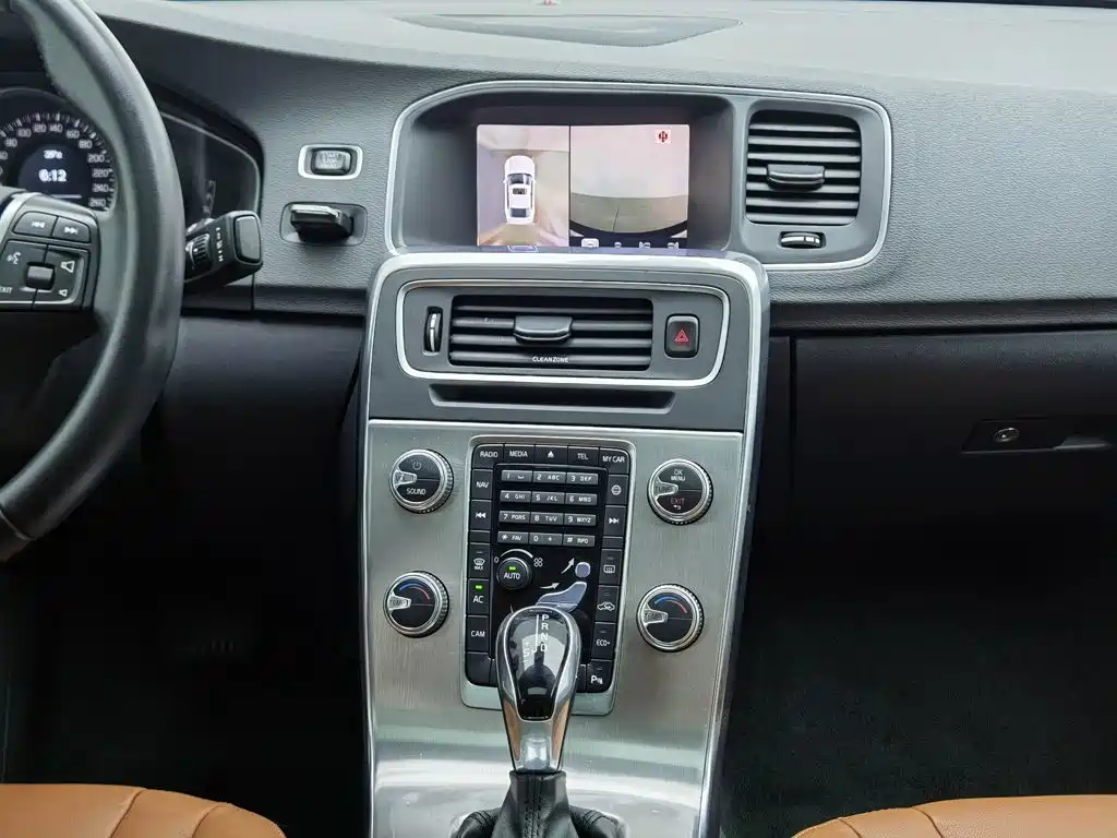 Volvo S60 2017 — фото 12
