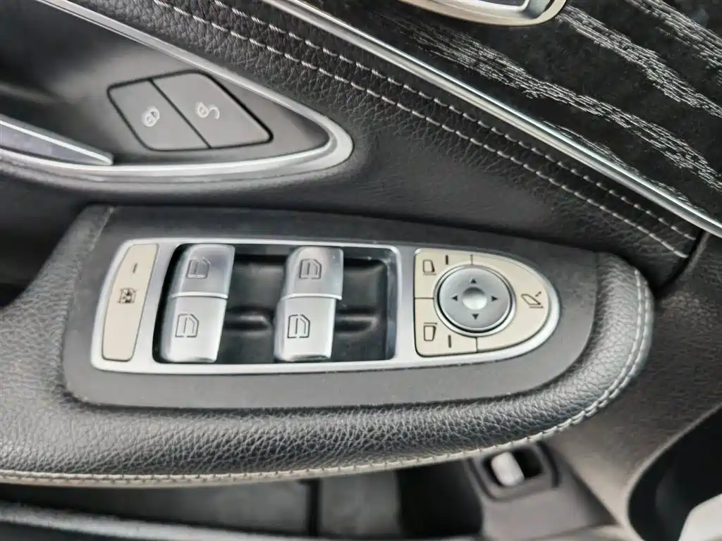 Mercedes-Benz C-Class 2018 — фото 9