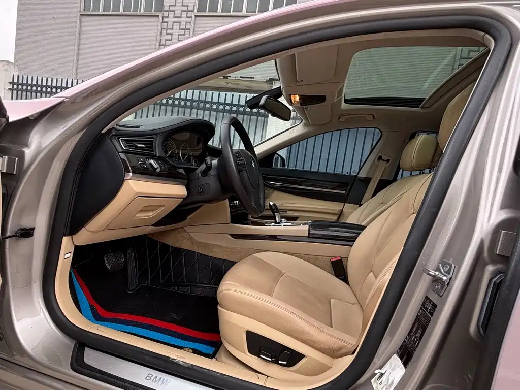 BMW 7 Series 2012 — фото 4