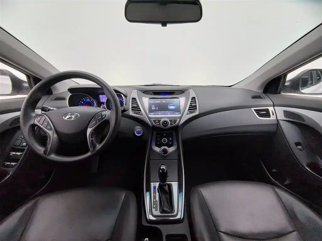 Hyundai Elantra Langdong 2018 — фото 5