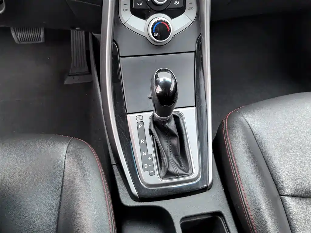 Hyundai Elantra Langdong 2018 — фото 13