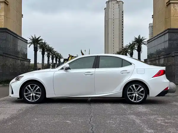 Lexus IS 2017