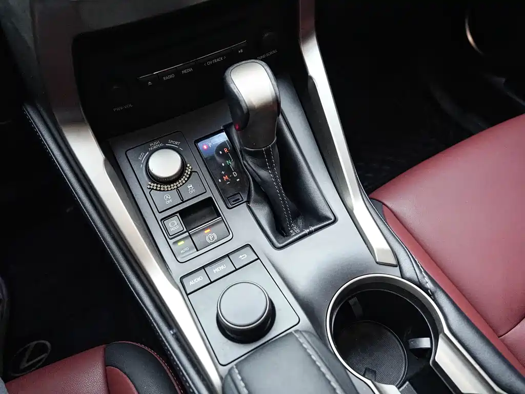 Lexus NX 2015 — фото 20