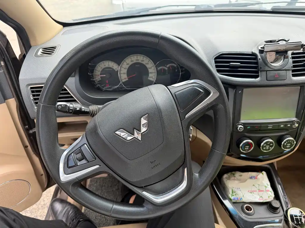 Wuling Hongguang 2014