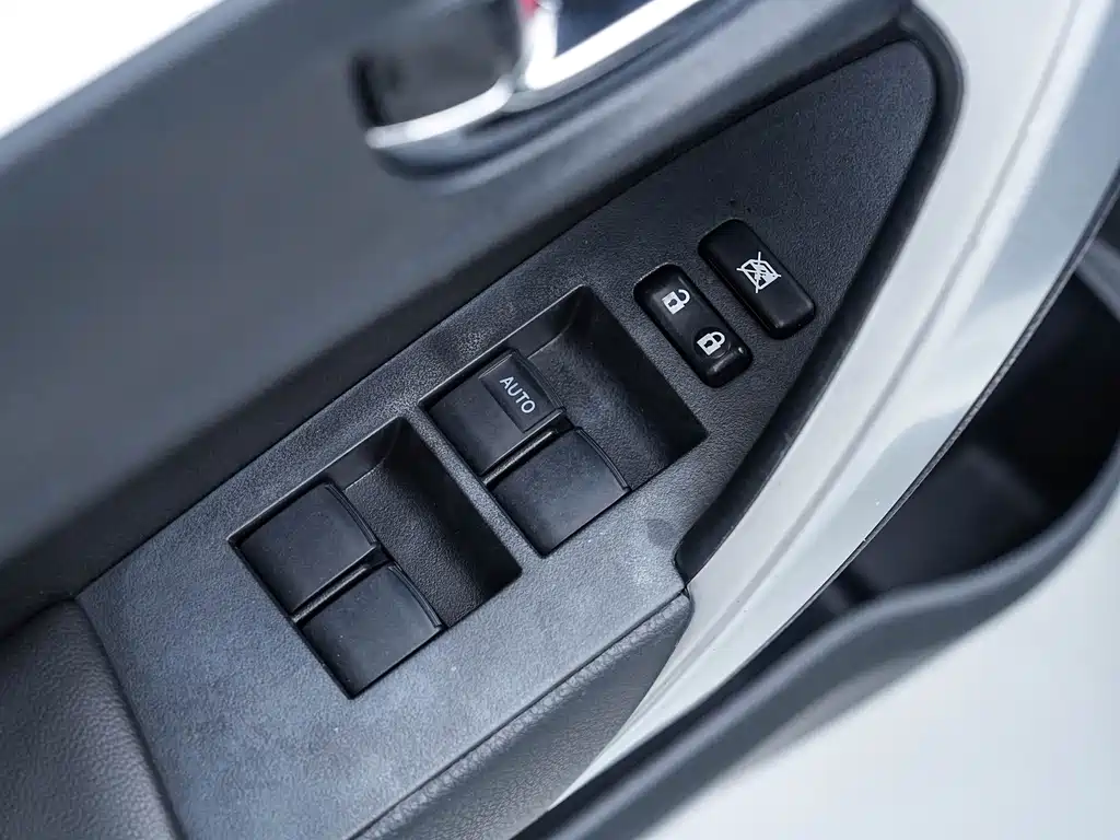Toyota Corolla 2017 — фото 18