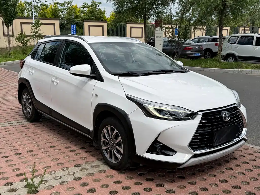 Toyota Yaris L 2022 — фото 3
