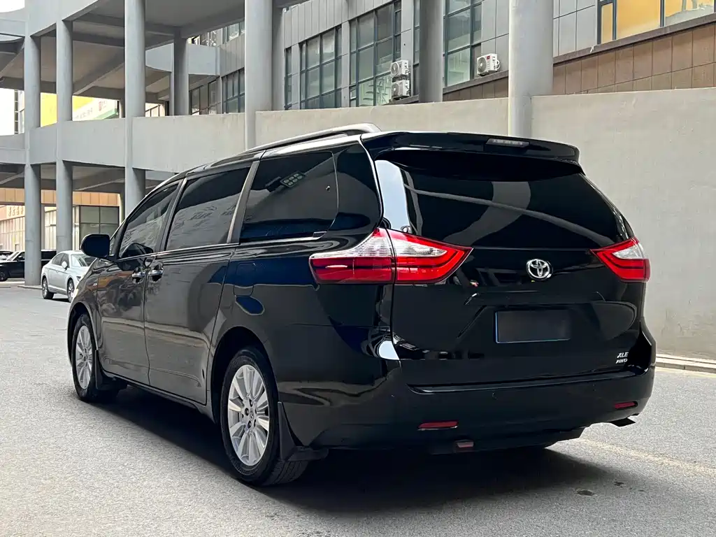 Toyota Sienna 2017 — фото 5