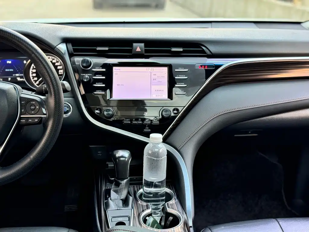 Toyota Camry 2018 — фото 13