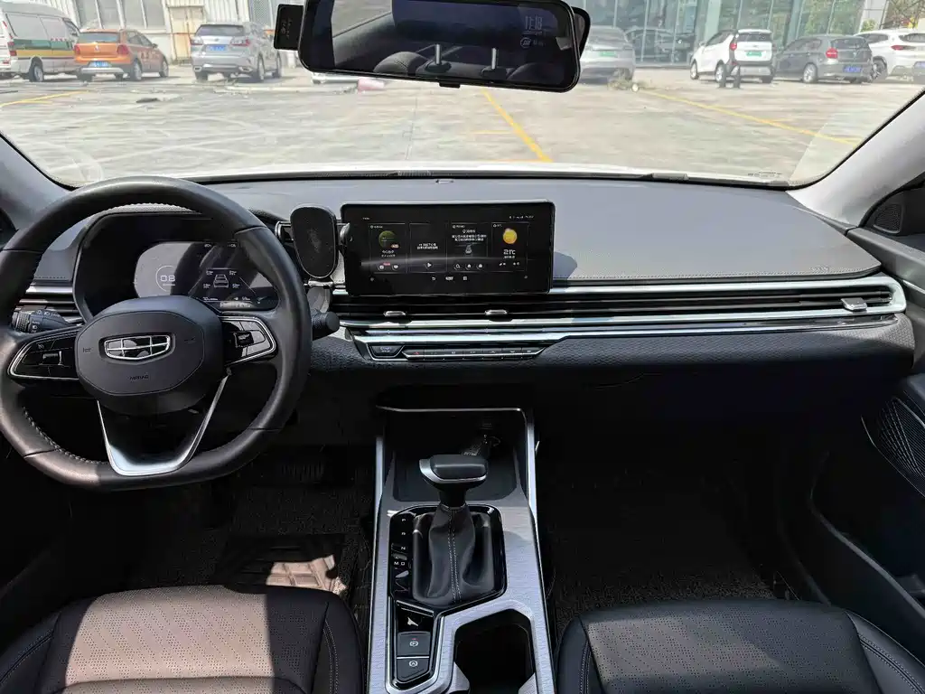 Geely Emgrand 2021