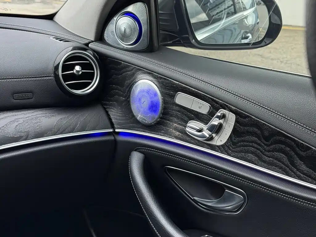 Mercedes-Benz E-Class 2018 — фото 28