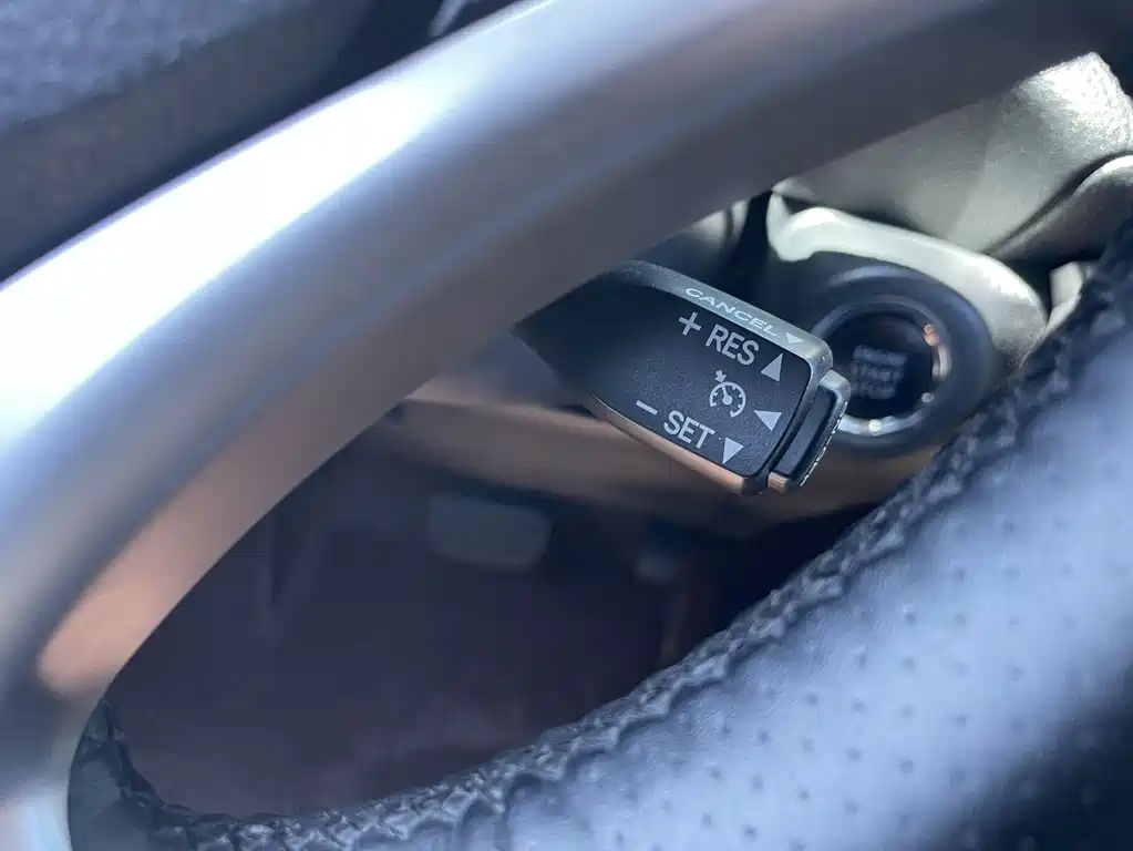 Toyota Yaris L 2023 — фото 13