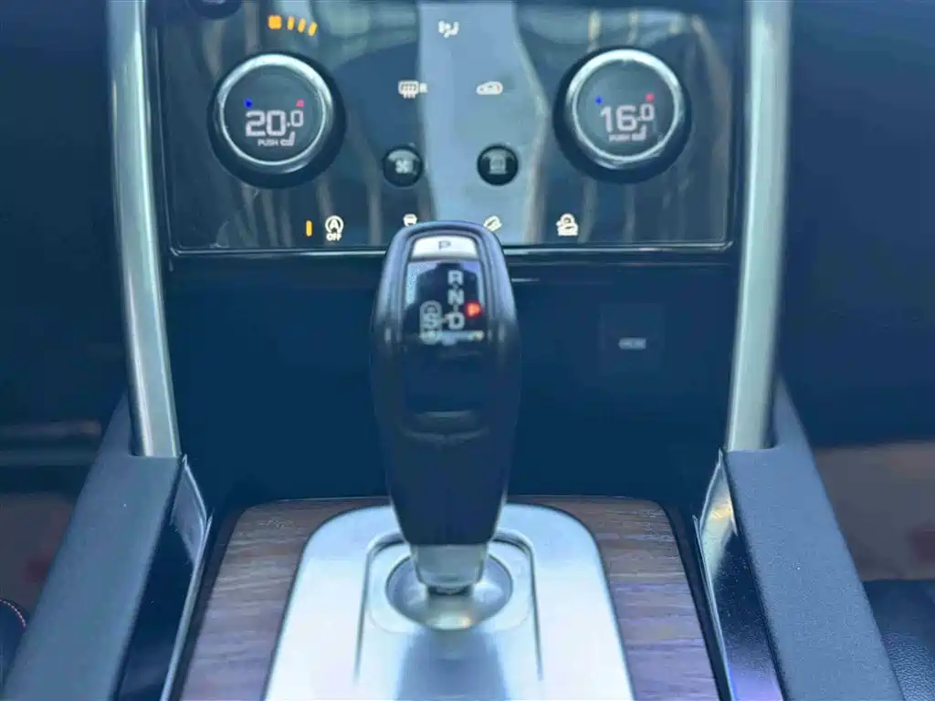 Land Rover Discovery Sport 2023 — фото 16