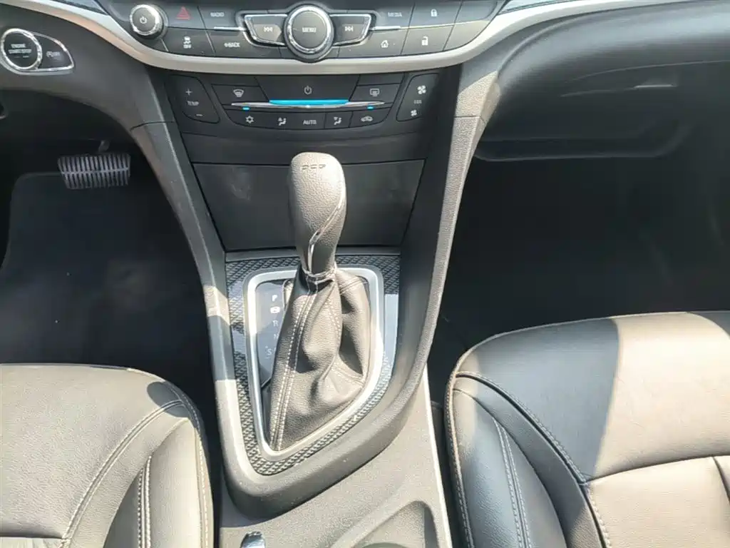 Buick Excelle 2015 — фото 14