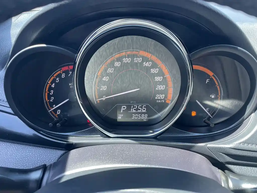 Toyota Yaris L 2023 — фото 10