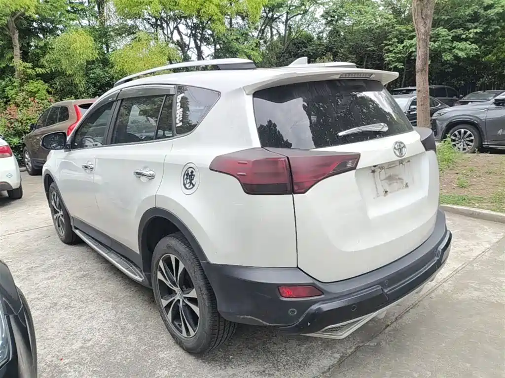 Toyota RAV4 2015 — фото 5
