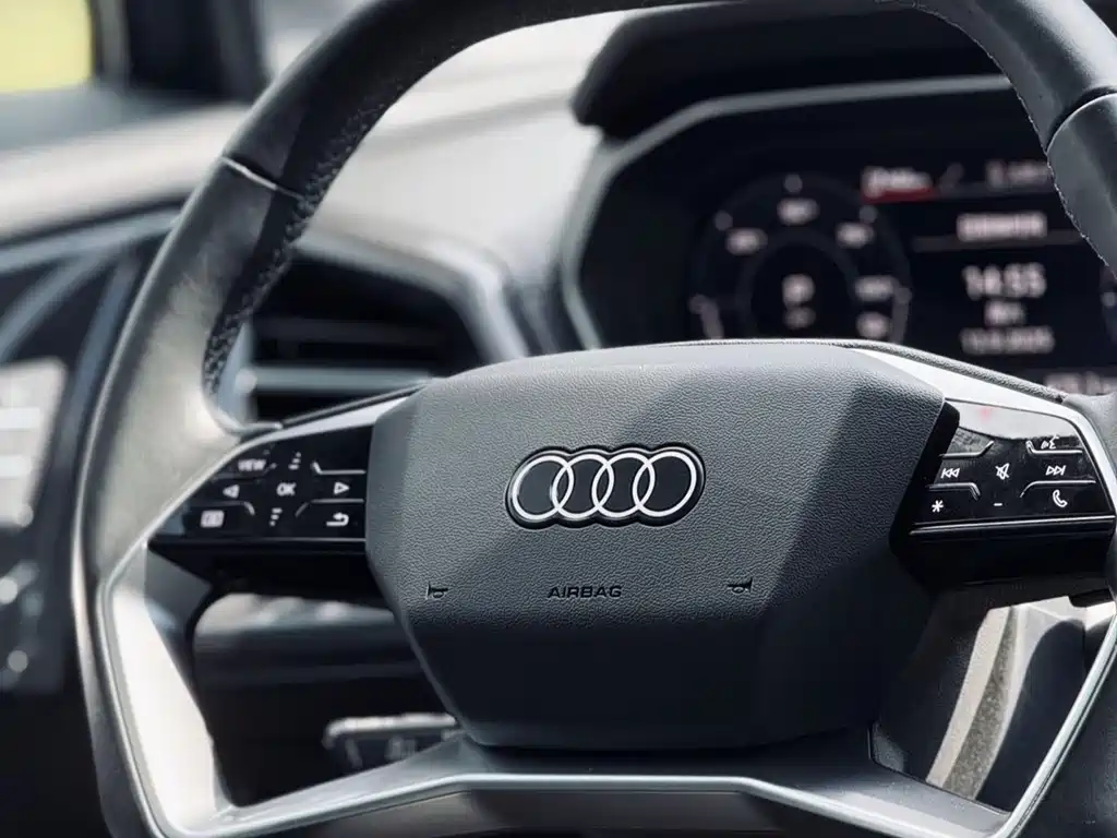 Audi Q4 e-tron 2023 — фото 6