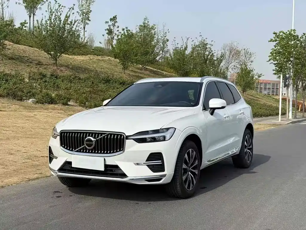 Volvo XC60 2024 — фото 1