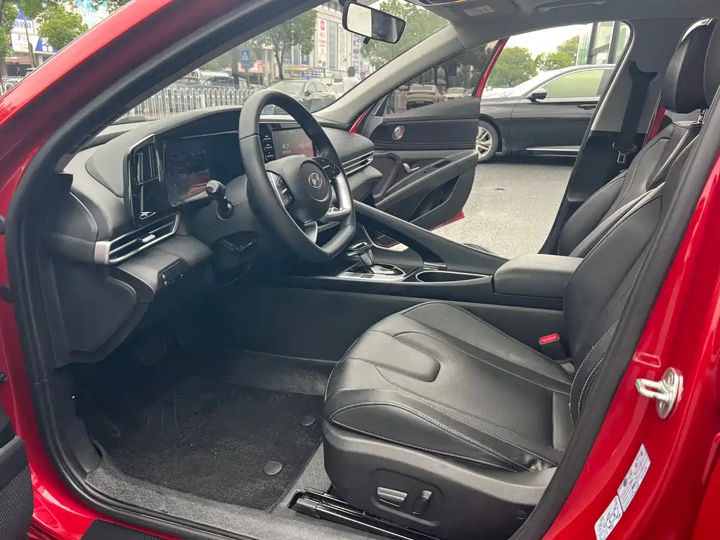 Hyundai Elantra 2023