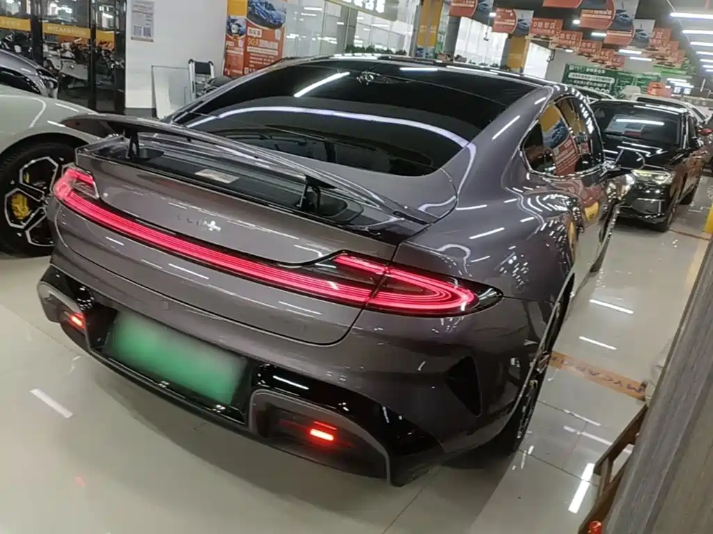 Xiaomi SU7 2024