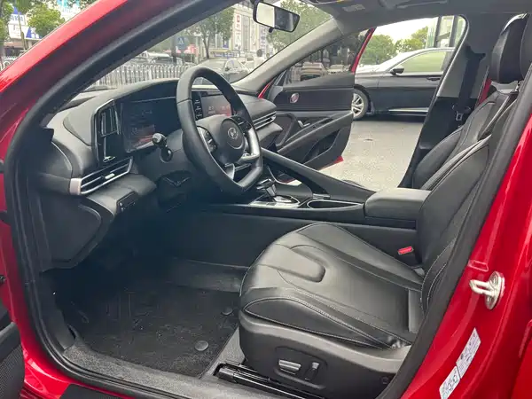 Hyundai Elantra 2023