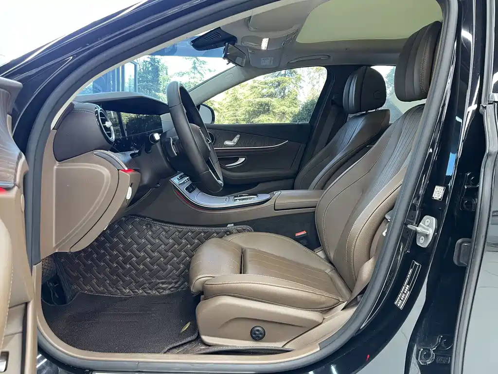 Mercedes-Benz E-Class 2023 — фото 17