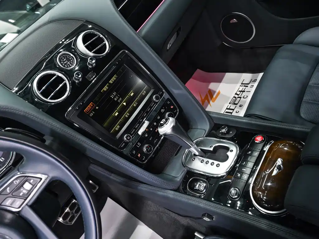 Bentley Continental 2015 — фото 14