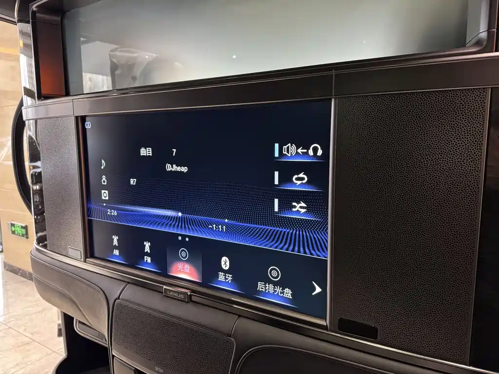Lexus LM 2022 — фото 18