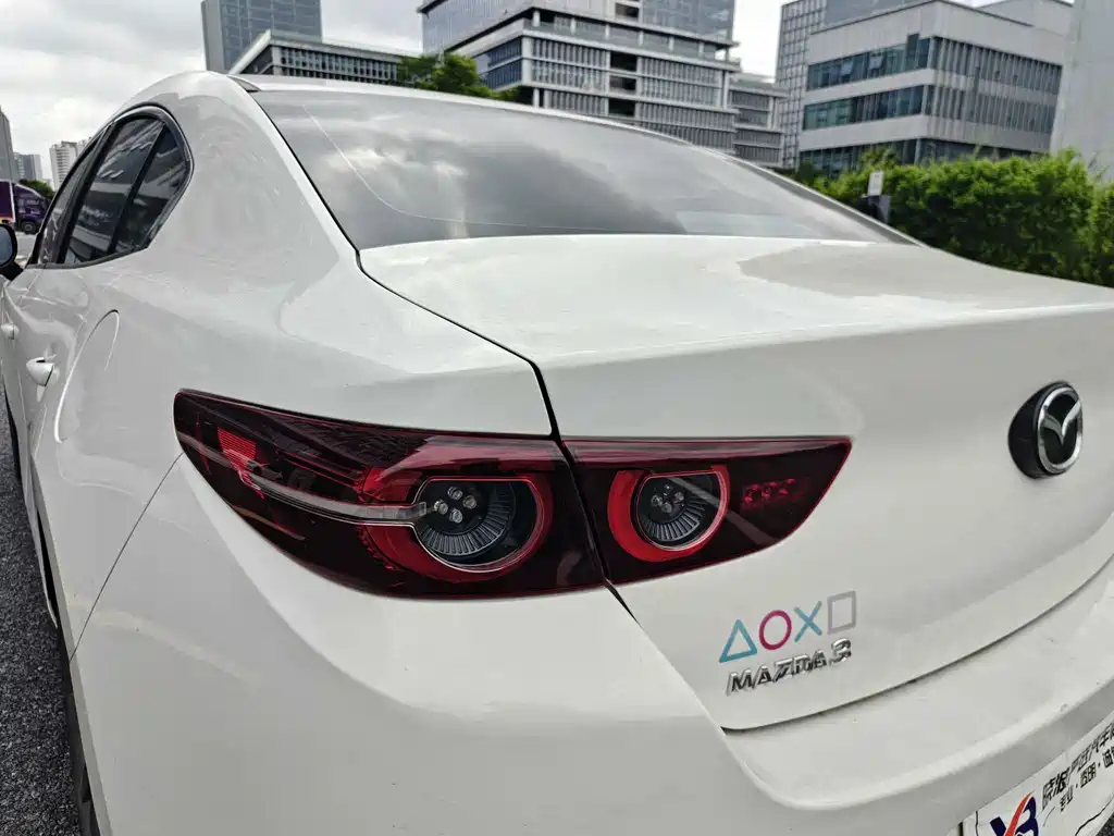 Mazda 3 Axela 2023 — фото 10