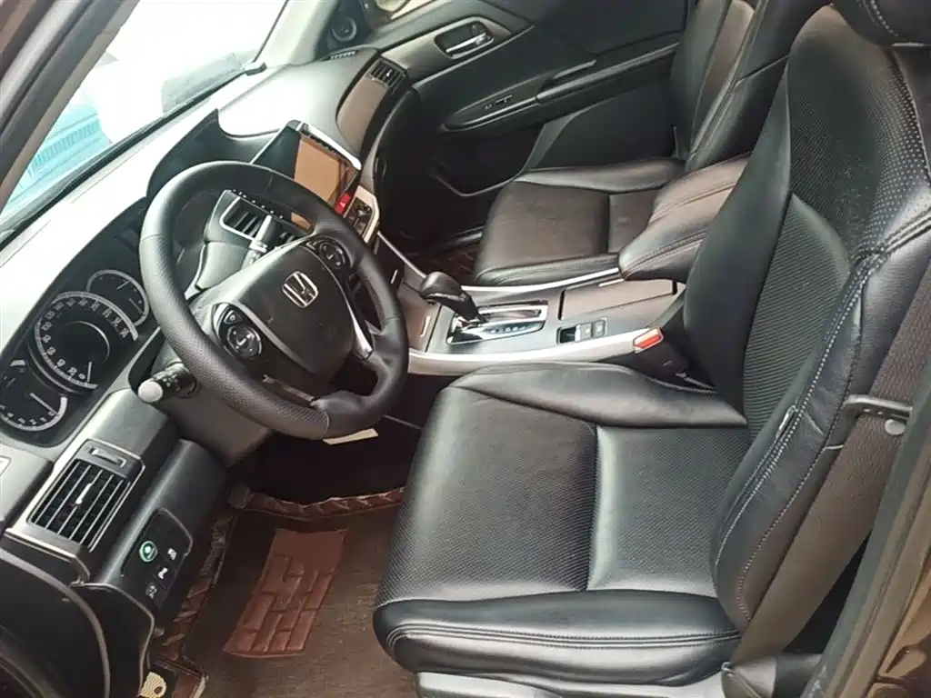 Honda Accord 2014 — фото 15