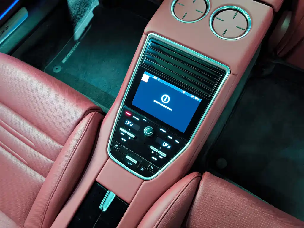 Porsche Panamera 2018 — фото 27