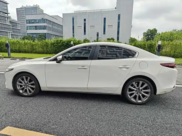 Mazda 3 Axela 2023