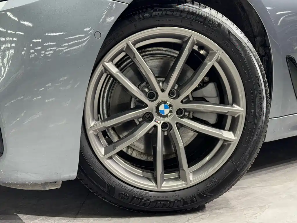 BMW 5 Series 2019 — фото 15