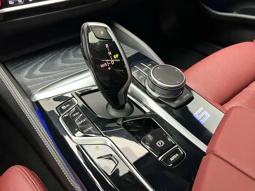 BMW 5 Series 2021 — фото 16