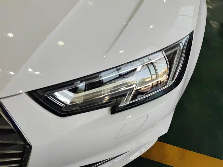Audi A4L 2018