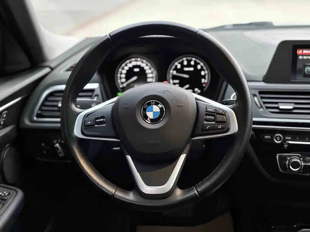 BMW 1 Series 2018 — фото 13