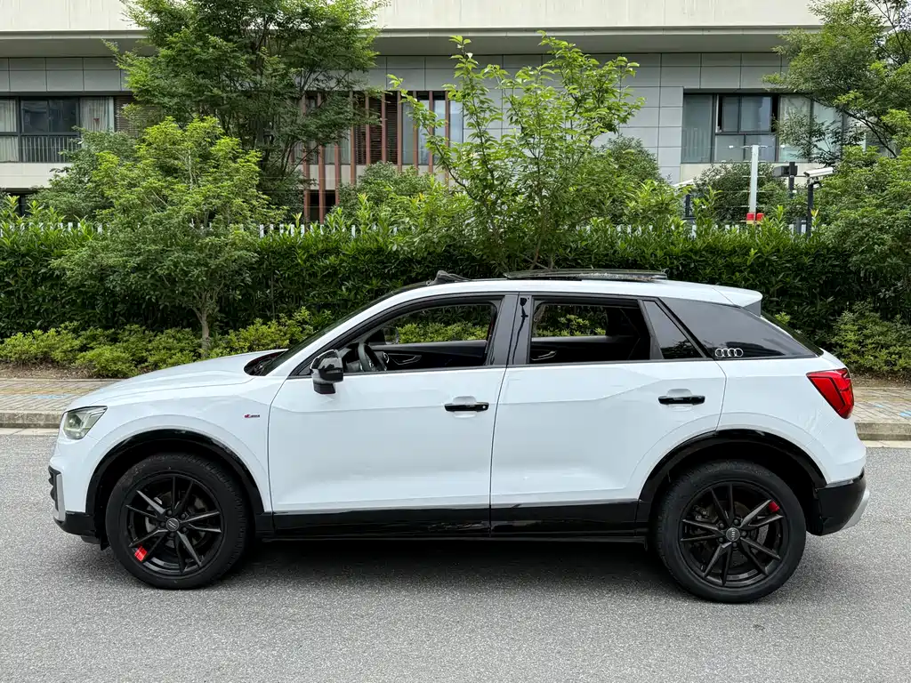 Audi Q2L 2021