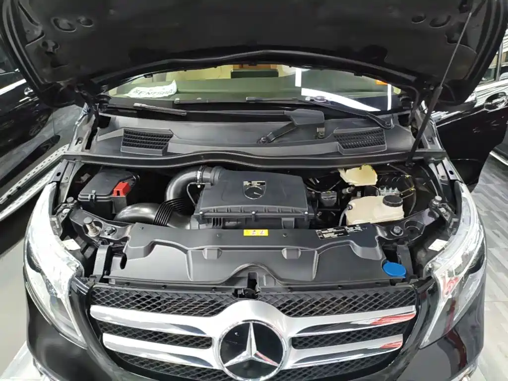 Mercedes-Benz V-Class 2021 — фото 20