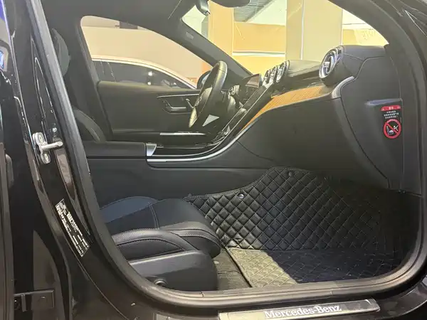 Mercedes-Benz C-Class 2024