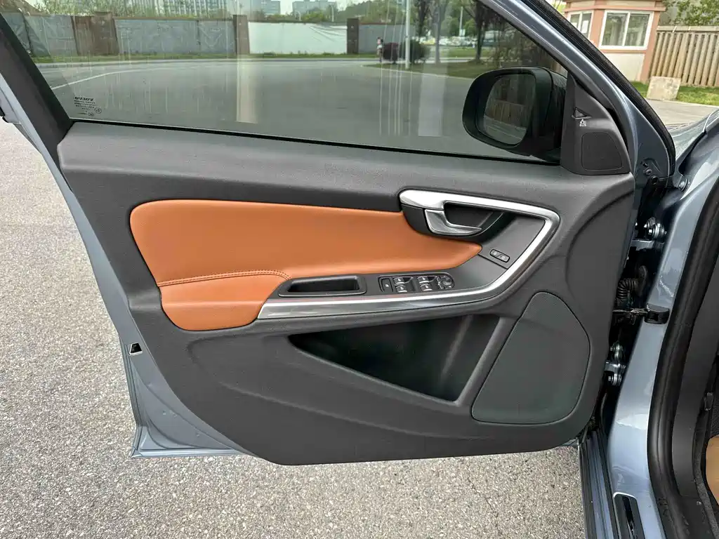 Volvo S60 2016 — фото 11