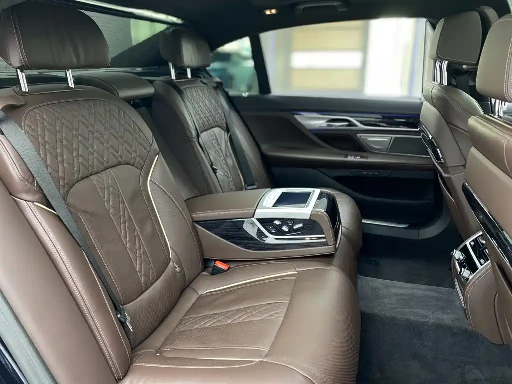 BMW 7 Series 2022 — фото 11