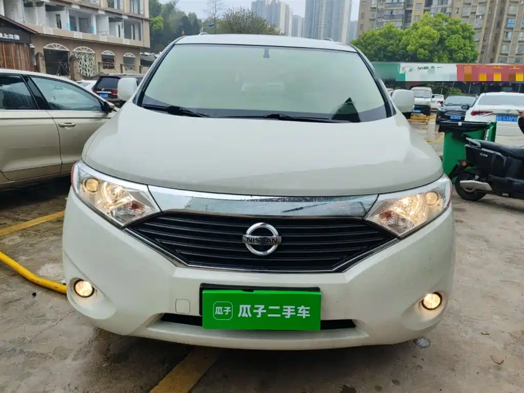 Nissan Quest 2017 — фото 3