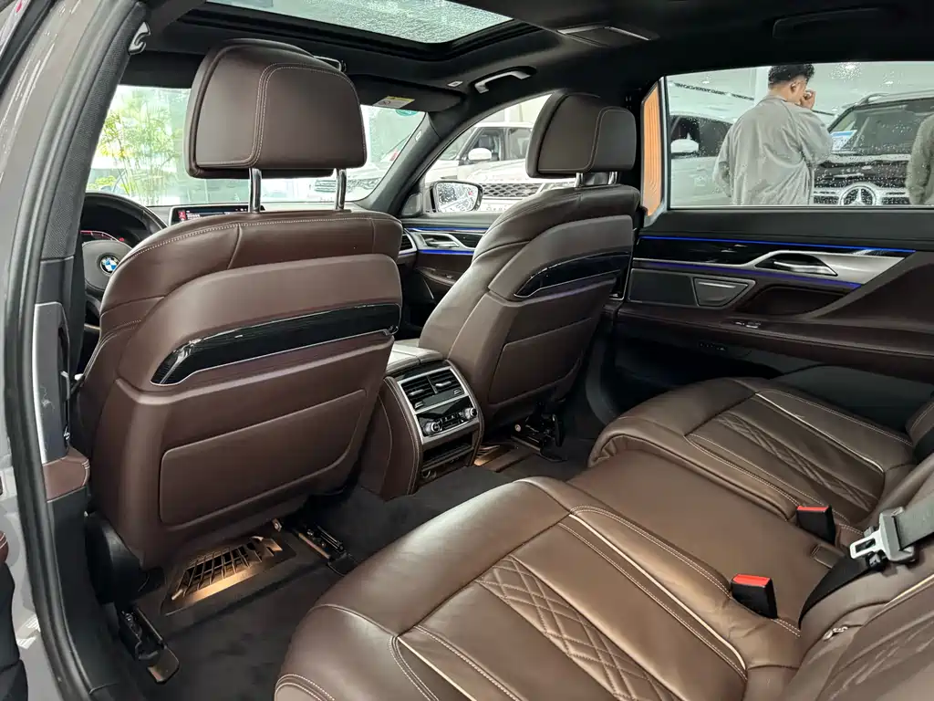 BMW 7 Series 2019 — фото 10